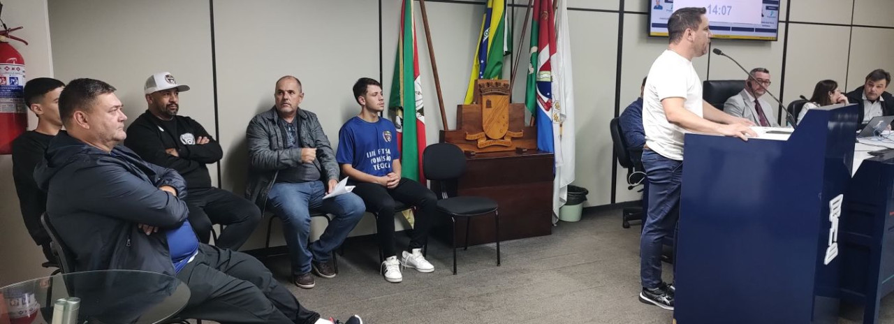 Equipe Ijuí Futsal apresenta projeto em Sessão Ordinária