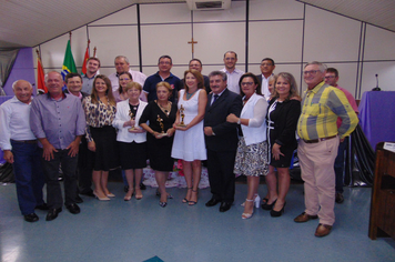 Foto - Sessão da Câmara de Vereadores teve como destaque a entrega do Troféu Mulher Cidadã