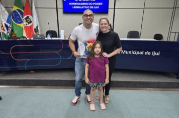 Foto - Sessão Solene do Troféu Líder Comunitário Arcelino Albrecht e Menção Honrosa ao Servidor Público Municipal Aposentado - 09/12/24