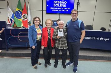 Foto - Sessão Solene do Troféu Líder Comunitário Arcelino Albrecht e Menção Honrosa ao Servidor Público Municipal Aposentado - 09/12/24