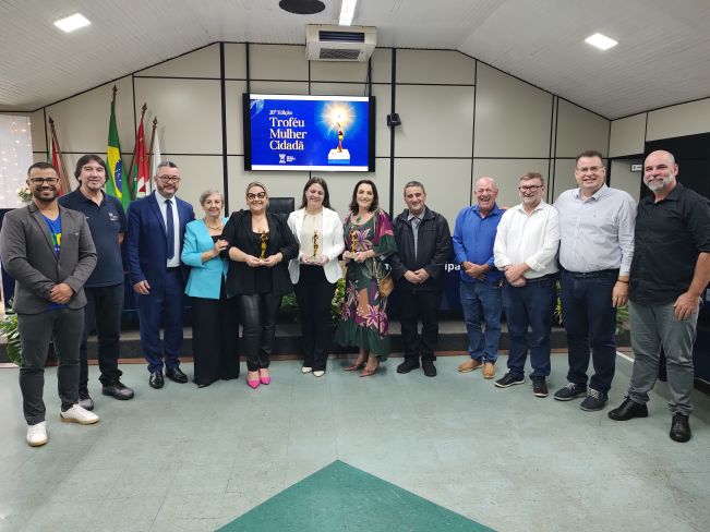 Album de Fotos Sessão Solene de entrega do Troféu Mulher Cidadã  