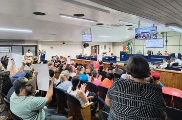 Sessão Ordinária é marcada pela manifestação de professores municipais
