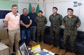 Comando do 27º GAC visita Câmara de Vereadores e fortalece diálogo com edis 