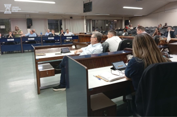 Sessão Plenária registra debates sobre reestruturação administrativa e cargos em comissão do Executivo