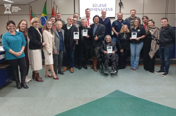 Homenagem a personalidades e instituição marcou a primeira Sessão Solene pós-recesso no Legislativo