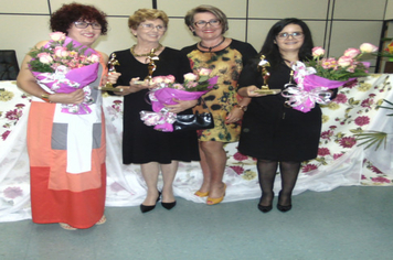 Sessão da Câmara Municipal  teve destaque a Entrega do Troféu Mulher Cidadã 