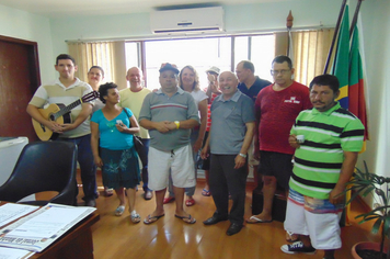 Usuários do Caps Colméia visitam a Câmara de Vereadores