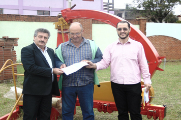 Entrega de implementos agrícolas para Associações de Agricultores foi realizada na manhã desta sexta-feira