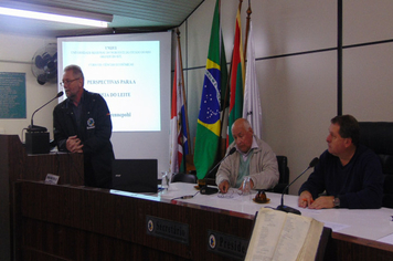 Sessão contou com a presença do Professor Universitário Dilson Trennephol, Doutor em Desenvolvimento Regional