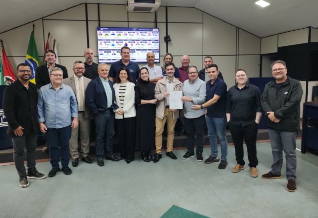 Médico ijuiense apresenta conquista internacional em Sessão Ordinária