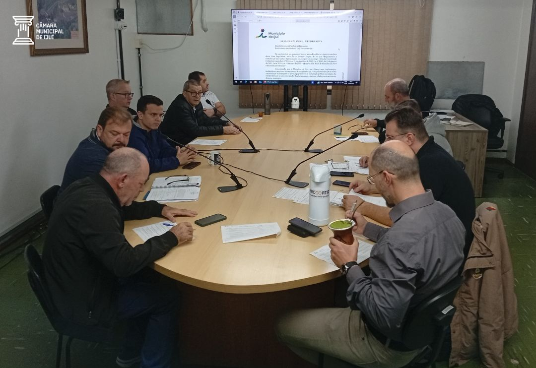 CCJ discute Projetos de Lei e busca esclarecimentos do Executivo em reunião