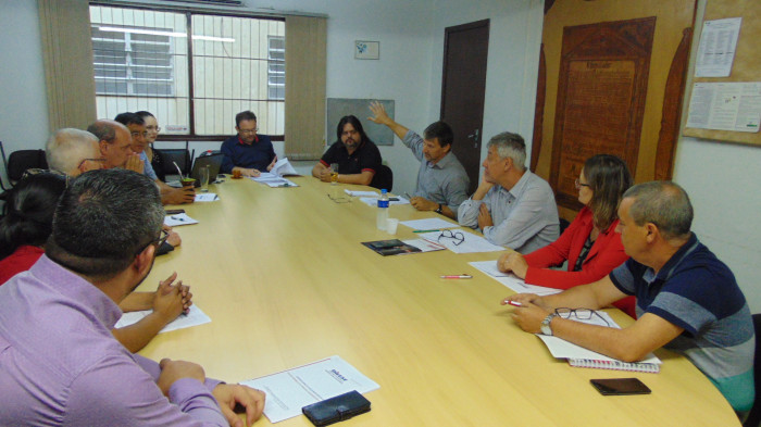 Comissão Especial que analisa a Lei que regulamenta o horário de funcionamento do Comércio esteve reunida com o SindiComerciários