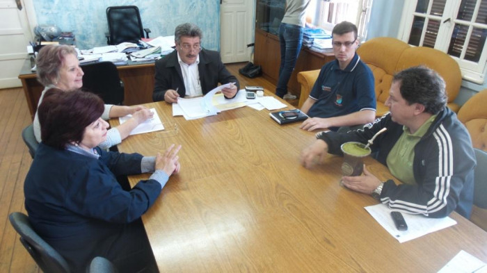 Relatório que trata sobre o Estacionamento Rotativo é entregue ao prefeito Ballin