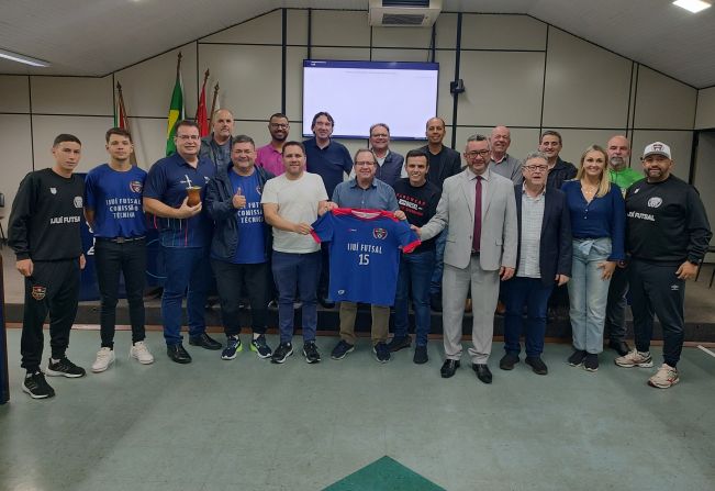 Equipe Ijuí Futsal apresenta projeto em Sessão Ordinária
