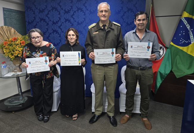 Sessão Solene entrega Título de Cidadão Ijuiense e Medalhas Comendas das Nações