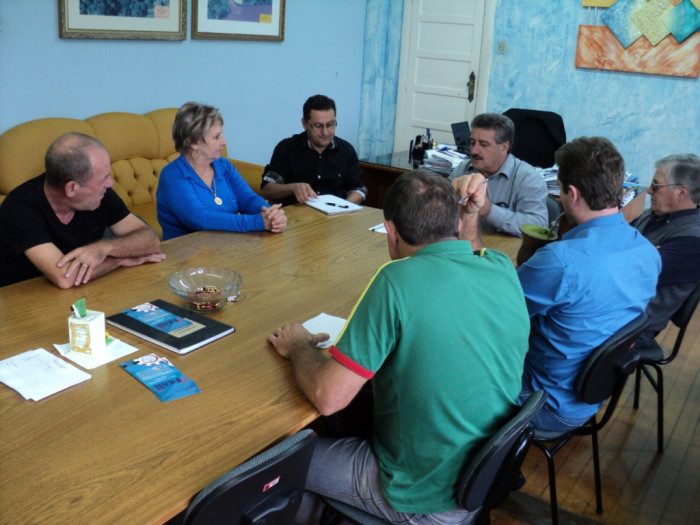 Comissão de Políticas Públicas e Executivo avaliam aquisição de imóvel para Smed