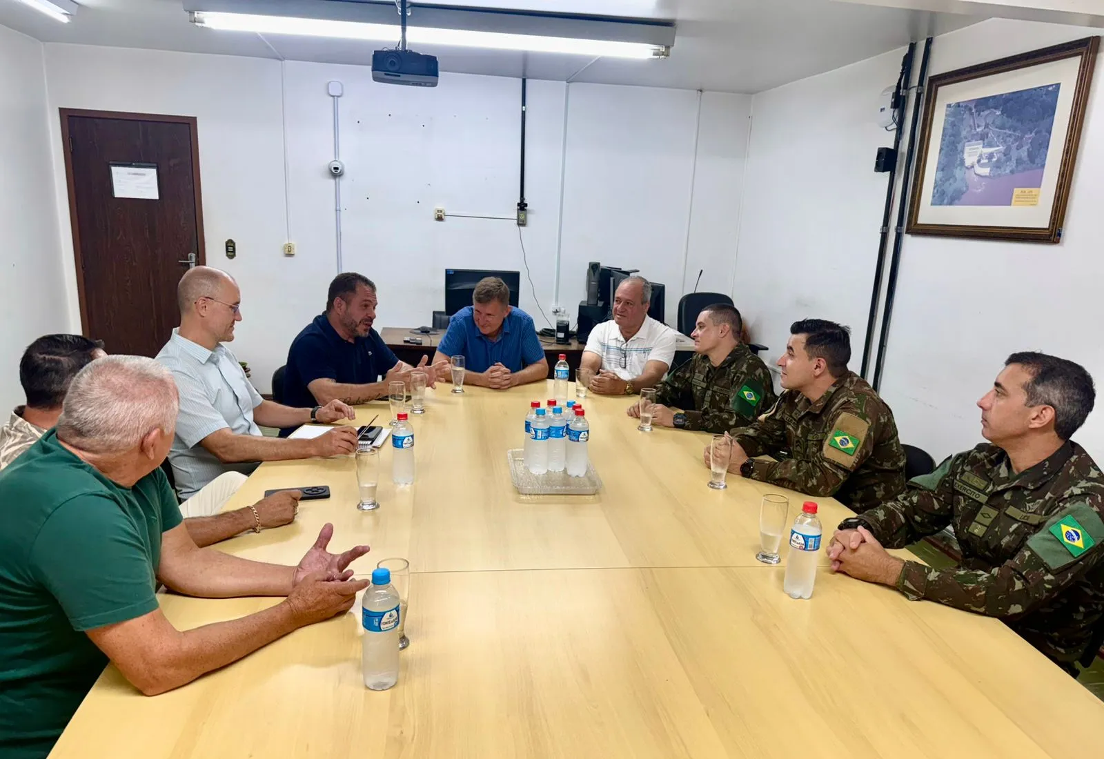 Câmara de Vereadores recebe visita institucional do novo comando do 27º GAC 