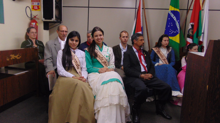 Vereadores prestam homenagem aos jovens ijuienses que conquistaram premiações na 9ª Região Tradicionalista