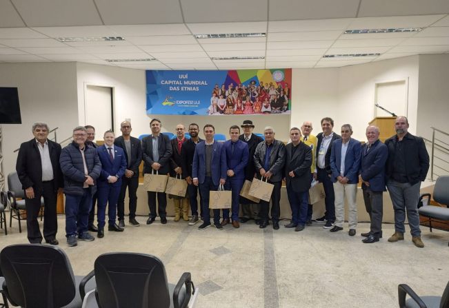 Sessão Solene entrega títulos de Cidadão Ijuiense e medalhas Comenda das Nações