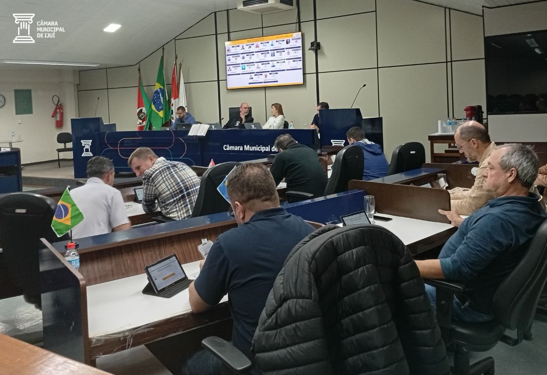 Vereadores deliberam sobre mais de 50 propostas em Sessão Plenária