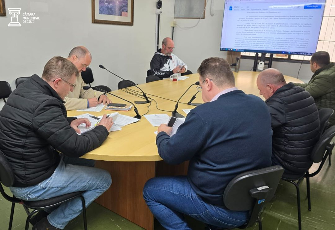 Reunião da CCJ discute Projetos de Lei e solicita esclarecimentos ao Executivo