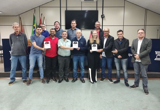 Câmara realiza homenagens em Sessão Solene