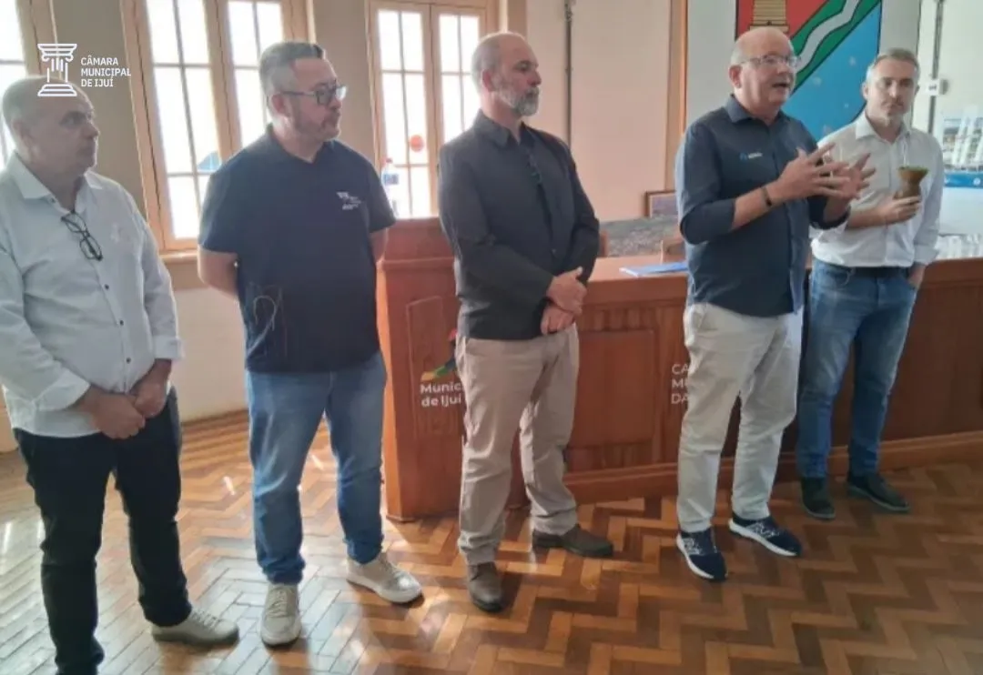 Legislativo acompanha entrega de Termos de Uso de Terrenos para mais 15 famílias em Ijuí