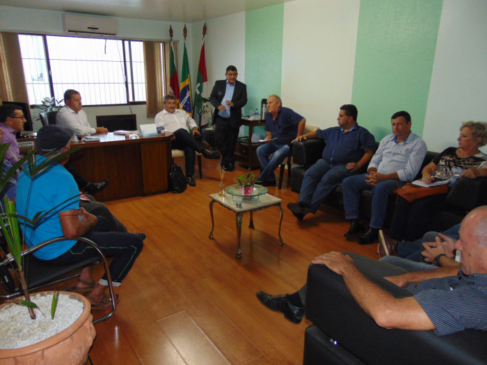 Preocupação com as estradas do interior foi pauta de reunião no Gabinete da Presidência da Câmara de Vereadores de Ijuí 