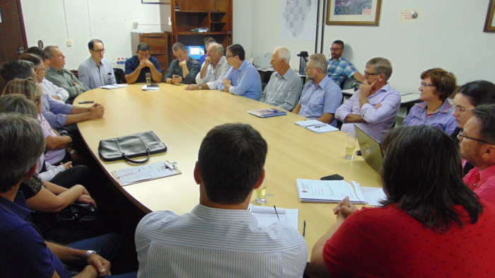 Comissão Especial criada para analisar e debater sobre o horário do Comércio reuniu-se com representantes da ACI, Sindilojas, Unijuí e Poder Executivo