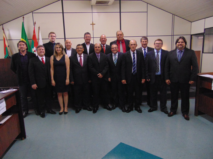 Eleição da Mesa Diretora e posse dos Vereadores, Prefeito e Vice-Prefeito eleitos para a gestão 2017/2020, foram realizadas na Câmara de Vereadores