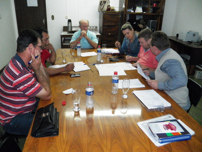 Reunião com produtores de leite foi realizada na manhã desta quinta-feira